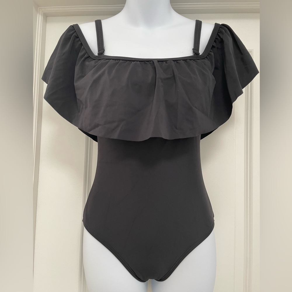 VENUS Elegant Black Garment